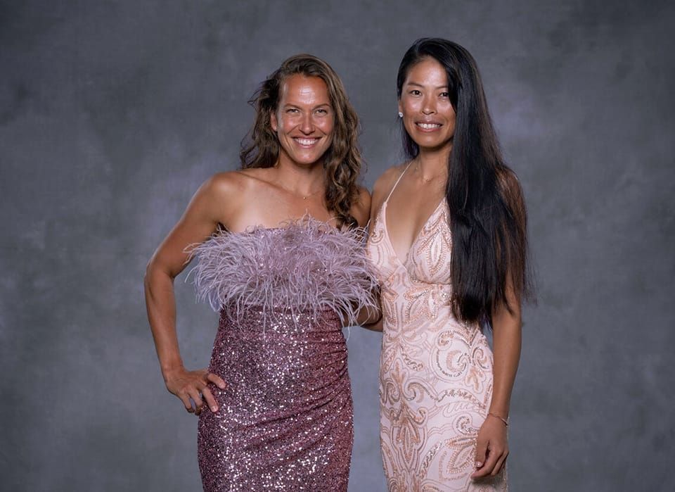 ▲謝淑薇以37歲的「高齡」，與搭擋Barbora Strycova拿下溫網女雙冠軍，並且穿上華麗晚禮服。（圖／取自Su-Wei Hsieh 夢遊寫真人謝淑薇臉書）