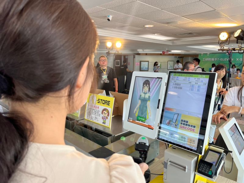 ▲多元支付仍是需要使用自助結帳機台。(圖/記者鍾怡婷攝)