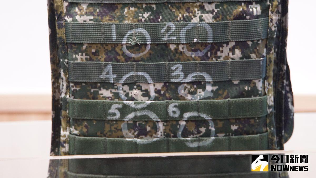 ▲國防部邀請媒體赴宜蘭大福兵試場舉行「3級抗彈板實彈鑑測」活動，以實彈測試證明國軍抗彈板不會遭子彈貫穿。（圖／記者呂炯昌攝，2023.07.19）