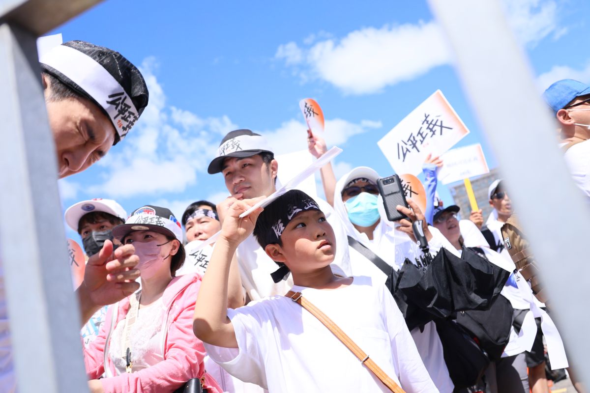 ▲716遊行「公平正義救台灣」據警方統計共吸3萬人到場，年輕人買不起房、居住正義成政治人物拉攏年輕選票的攻防重點。作家苦苓卻揭10點真相，嘆買不起的還是買不起。（圖／記者林調遜攝）