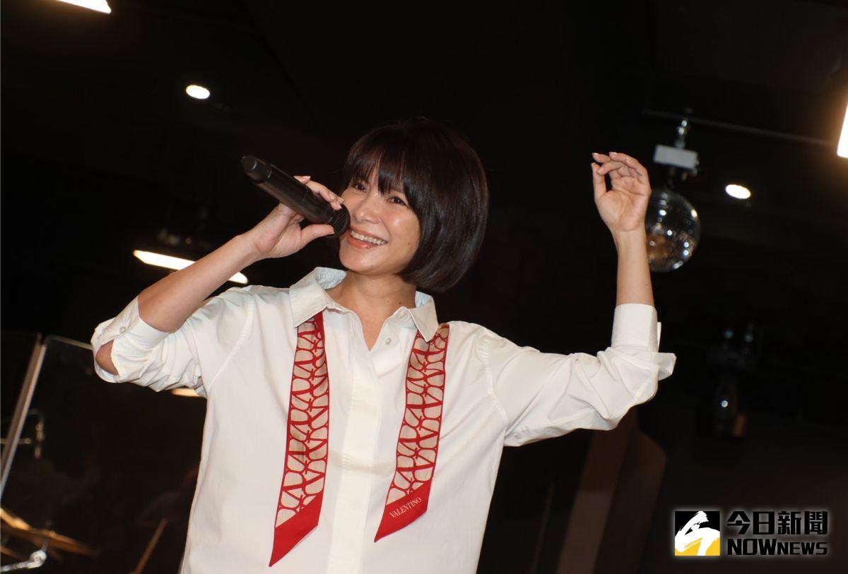 ▲李心潔即將在北流開唱，老公彭順與雙胞胎兒子們一起來台1個月，彭順為了不影響李心潔狀態，已經在睡在客廳2周了。（圖／記者陳明中攝）