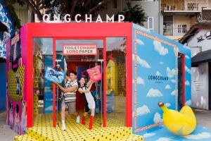 ▲李沐、禾浩辰搶先開逛 LONGCHAMP x TOILETPAPER 聯名系列快閃店。（圖／LONGCHAMP提供）