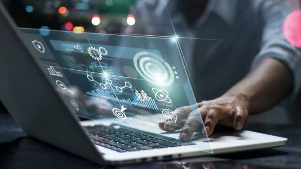 每日使用生成式AI 調查：員工生產力更佳、薪資明顯提升