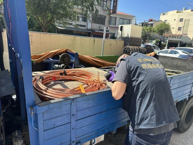 ▲以張姓男子為首的竊盜電纜線集團橫行南部縣市，竊取約5公噸電纜，不法所得逾百萬元。（圖／中央社）