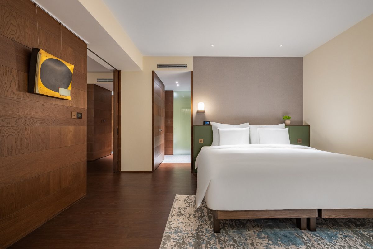 ▲寒居酒店父親節「居思美夢」專案，入住最高樓層含2客早餐，退房竟有「全新席夢思真緻系列床墊組」免運送到家！（圖／寒舍餐旅提供）