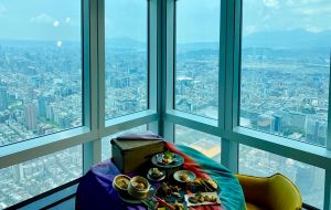 ▲「饗A Joy」位在101的86樓，有著可以俯瞰整個台北盆地美景的優勢。　（圖／記者蕭涵云攝）