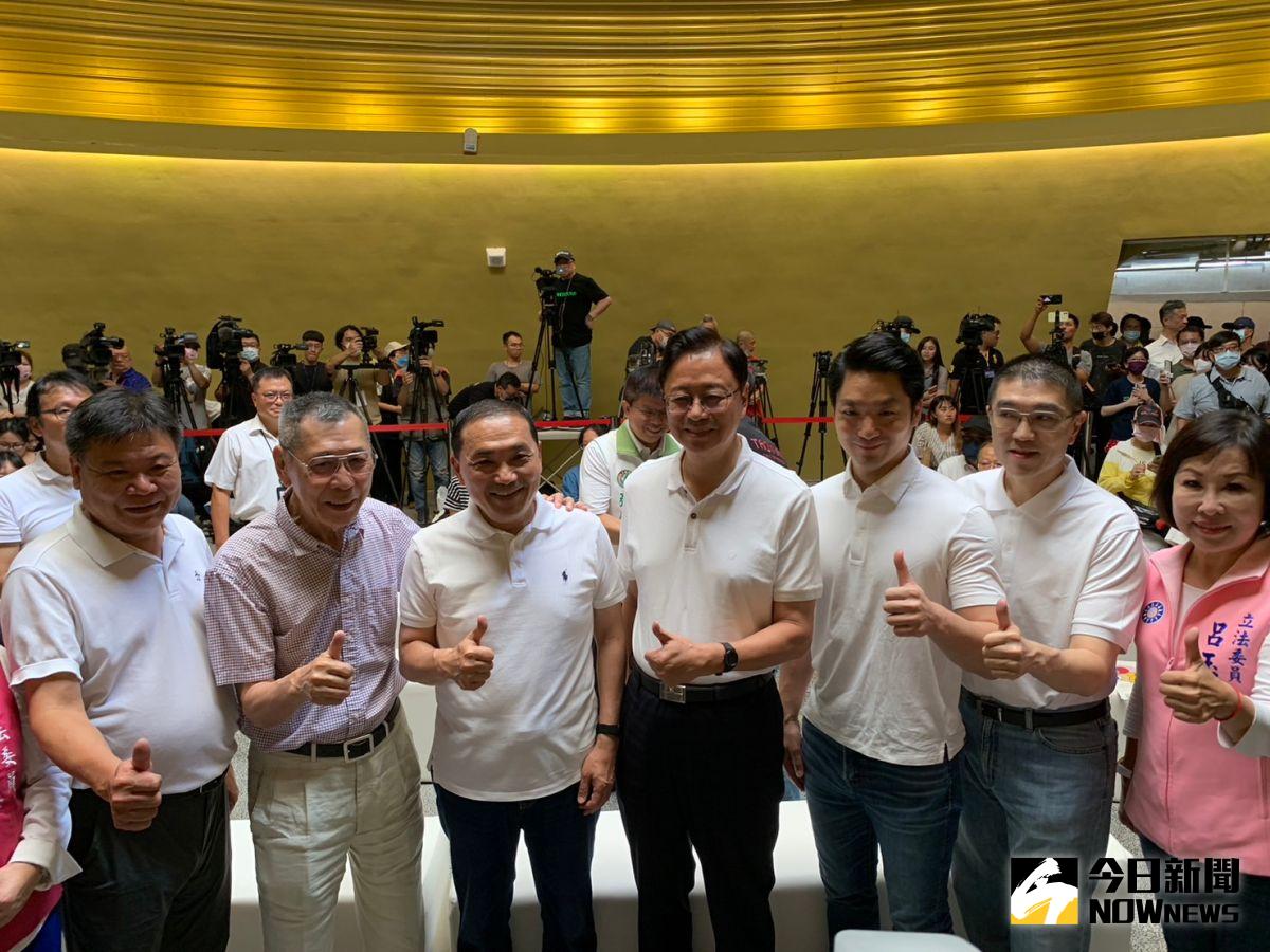 ▲韓國瑜將參加國民黨全代會，侯友宜受訪表示，兄弟齊心其利斷金，眾志成城團結就有力，非常高興能與韓並肩作戰。（圖／記者李春台攝，2023.07.20）