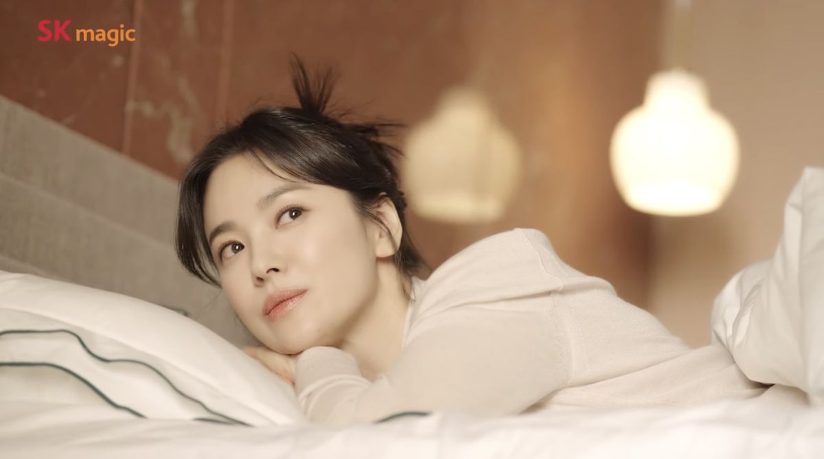 ▲宋慧喬近期接下南韓居家品牌「SK Magic」的代言，廣告花絮曝光後，0死角的美貌讓粉絲再度驚豔。（圖／翻攝自「SK매직」YouTube頻道）