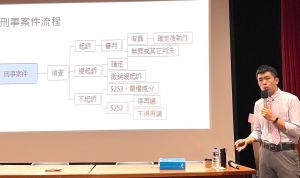 ▲高雄地方檢察署檢察官蔡杰承從廉政、誠信及風險等多面向，提供實務經驗及法律見解。(圖／記者黃守作攝，2023.07.20)