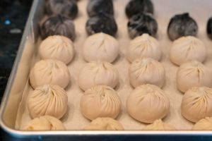 史上最貴Buffet「饗A Joy」也吃得到小籠包,標榜是每顆21摺的松露小籠湯泡、蟹黃小籠湯包。(圖/記者葉盛耀攝) ▲史上最貴Buffet「饗A Joy」也吃得到小籠包,標榜是每顆21摺的松露小籠湯泡、蟹黃小籠湯包。(圖/記者葉盛耀攝)