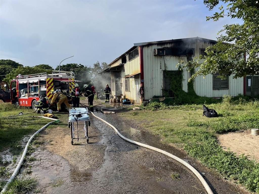 ▲金門金沙鎮西園一處鐵皮屋，昨（21）日下午突然傳出火警。（圖／翻攝畫面）