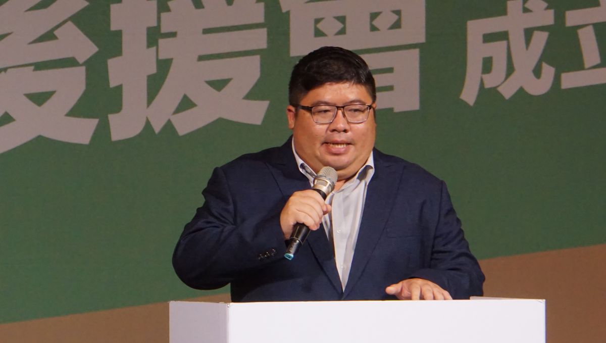 ▲被館長指控與寶和會關係匪淺，蔡易餘回應根本不認識，也不知道鍾文智和他們有何關係。（圖／記者陳佩君攝）