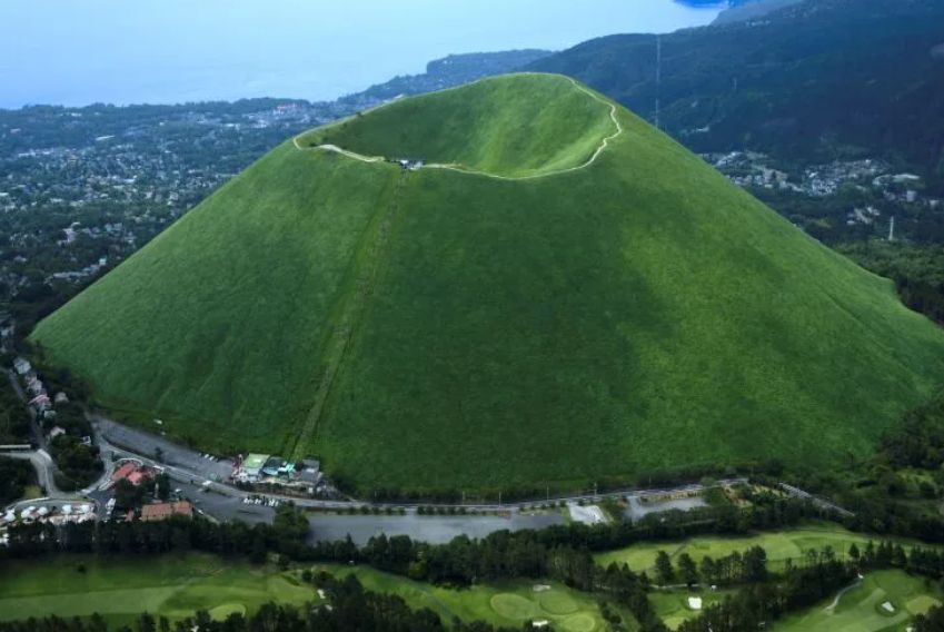 ▲一位家住靜岡縣伊東市的日本爺爺，為了學習語言，在臉書社團中發文表示，願意免費帶台灣遊客，在自己的老家「伊豆高原」進行一日遊導覽，貼文隨即引發熱議。（圖／日本觀光局網站）