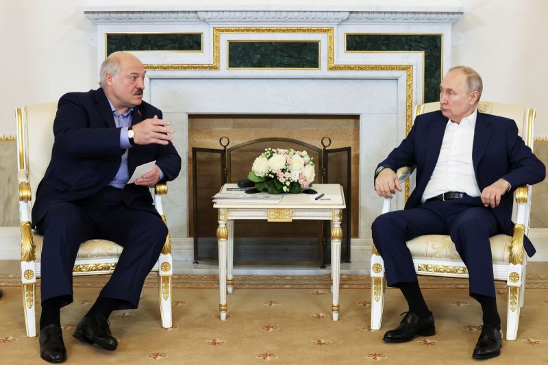 ▲俄羅斯總統蒲亭（Vladimir Putin）23日在聖彼得堡接待他的親密盟友、白俄羅斯總統魯卡申柯（Alexander Lukashenko）時表示，烏克蘭反攻「已經失敗」。（圖／美聯社／達志影像）