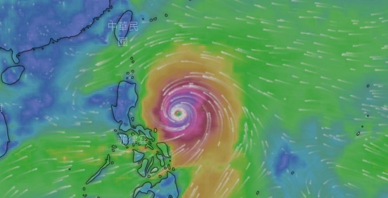 ▲杜蘇芮颱風強度不斷增強，但其路徑不斷往南調整，中心有可能不會登陸台灣，不過帶來的風雨仍可能釀災。（圖／NCDR）