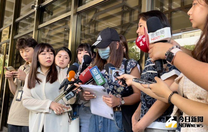 ▲國民黨立委王鴻薇陪同板橋幼兒園何姓幼教師對王婉諭等5人提告(圖/記者潘千詩攝,2023.07.24)