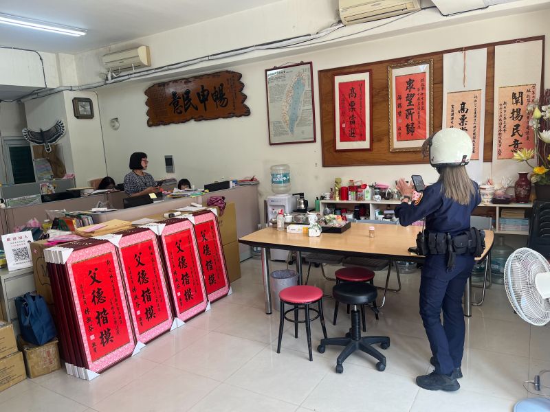 ▲立委林淑芬服務處遭開槍恐嚇，警方前往現場調查。（圖／翻攝畫面）