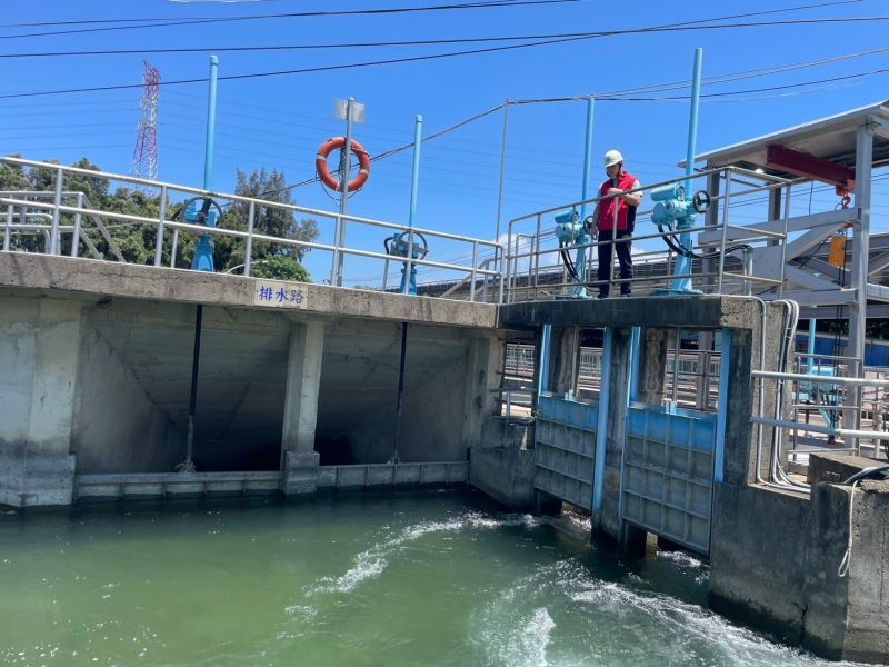 ▲杜蘇瑞颱風來襲，北水局進行水庫閘門設施操作檢查。（圖／北水局提供）