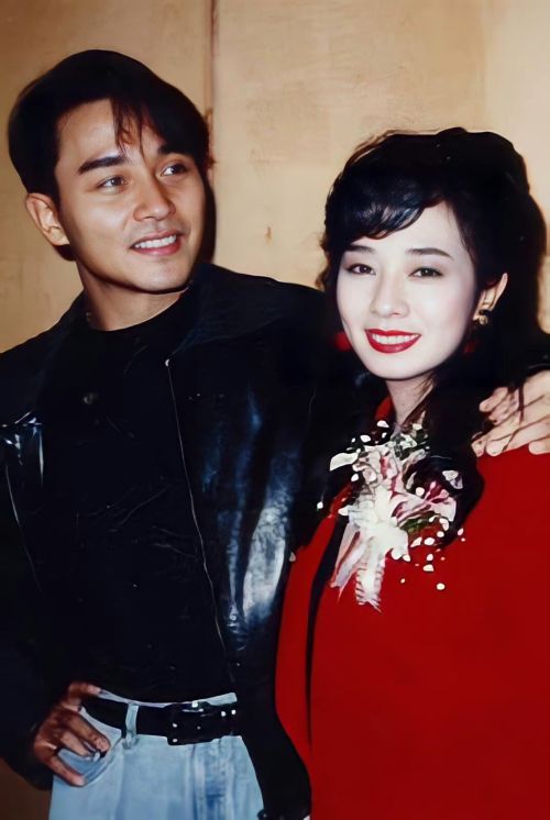 ▲張國榮（左）在年輕時曾和毛舜筠（右）交往過。（圖／翻攝自微博）