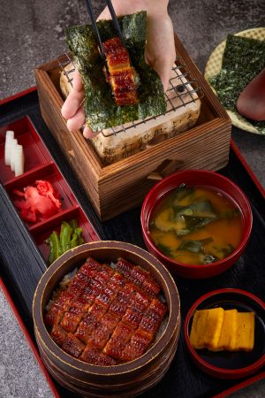 夏季「土用丑日」吃鰻魚飯補元氣!5家餐廳最俗209元 爽吃買1送1 ▲夢幻「鰻魚桶雙吃磯邊燒」428元。(圖/大江戶町鰻屋提供)