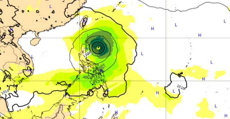 ▲杜蘇芮颱風將在明日上午接觸台灣陸地，並在週三晚上至週四一整天，對台灣東半部和南部帶來最劇烈的降雨。（圖／翻攝ECMWF）