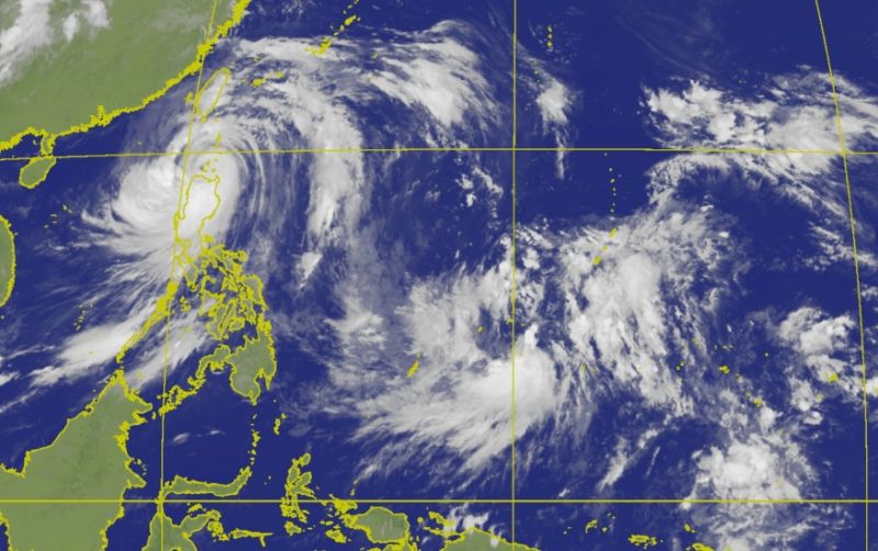 ▲在杜蘇芮颱風後方、菲律賓東方海面目前有熱帶擾動在發展，未來有非常高的機率生成今年第6號颱風「卡努」。（圖／翻攝中央氣象局官網）