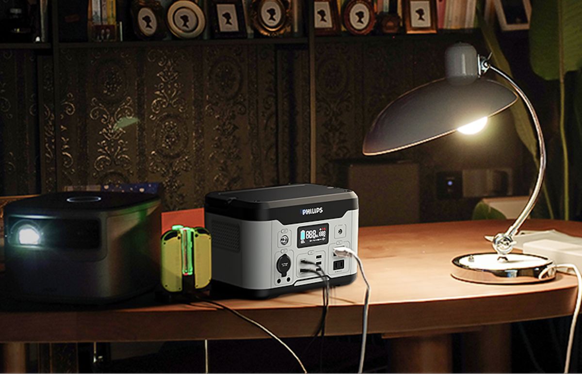 ▲颱風季來襲，民眾除了準備糧食，「精神糧食」手機的充電用品也不能忘，家電達人教挑「儲能行動電源」6原則。（圖／雙全國際提供）