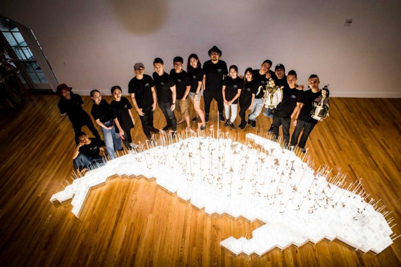 ▲由回收的手機電路板製成的藝術品「極限之島」在紐約展出,象徵台灣雖小但能量很強,足以影響世界。(圖 / 何景揚提供)