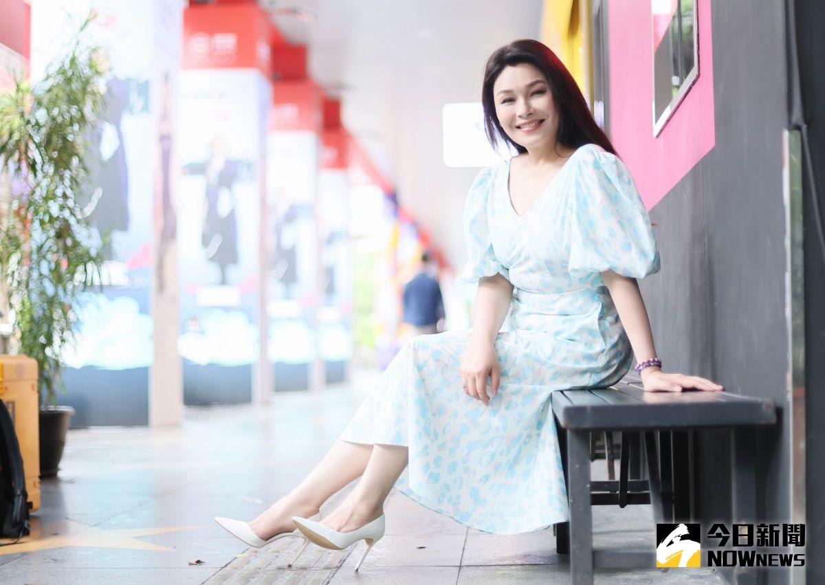 ▲嚴淑明在記者會上自爆已婚身分，老公是比自己年長的退休商人。（圖／記者鄭孟晃攝）