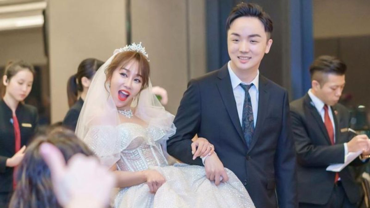 ▲林佩瑤（左）與名廚老公愛得甜蜜。（圖／翻攝自林佩瑤臉書） 