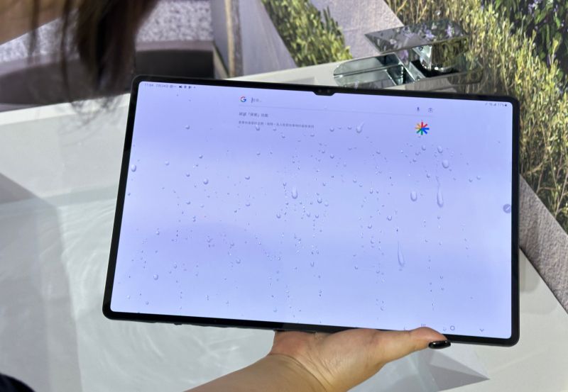 ▲Galaxy Tab S9系列平板支援IP68防塵防水，使用情境更不設限。（圖／周淑萍攝）