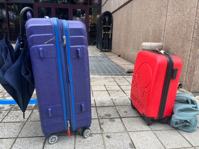 出國行李箱綁「有色緞帶」標記不OK？國外地勤揭可能遇上麻煩