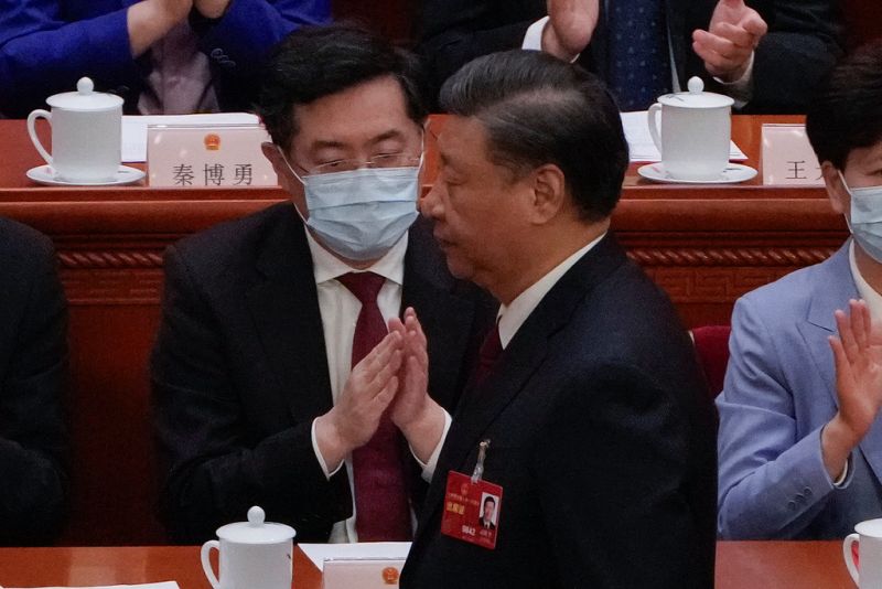 ▲秦剛被免職後,過往紀錄在中國外交部官網上被徹底抹除,但國務委員資格尚在。圖為今年3月中國全國人大資料照。(圖/美聯社/達志影像)