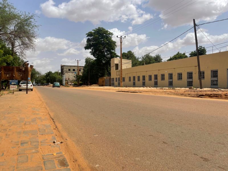 ▲尼日軍事統治者昨天要求法國駐尼日大使在48小時內離境，但遭法國拒絕。圖為尼日首都尼阿美（Niamey）街景。（圖／美聯社／達志影像）