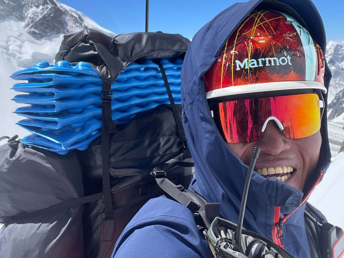 ▲台灣極限登山家呂忠翰（阿果）以無氧攀登方式今（27）日成功登頂世界第二高、海拔8,611公尺的喬戈里峰（又稱「K2」）。（圖／橘子關懷基金會提供）