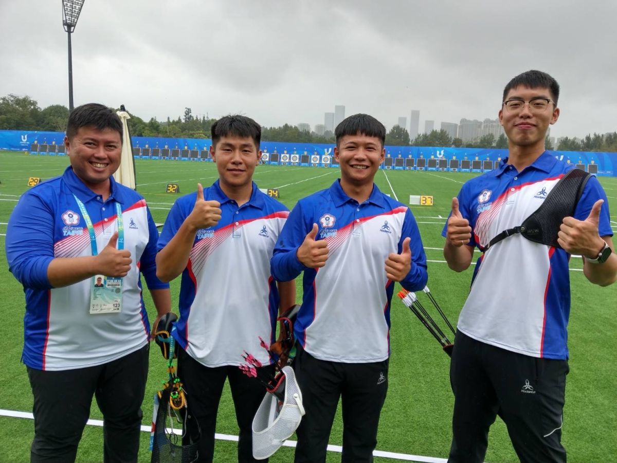 ▲成都世大運中華射箭代表隊在男團反曲弓項目上，連續擊敗中國大陸和義大利，確定奪牌。（圖／取自中華民國射箭協會 Chinese Taipei Archery Association臉書）