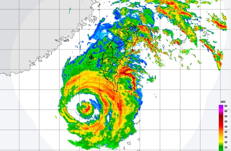 ▲杜蘇芮颱風近3小時結構上並無太大變動，移動速度正慢慢加快，預計今日晚間會通過台灣海峽。（圖／翻攝中央氣象局官網）