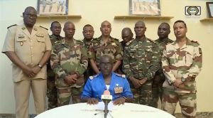 尼日軍隊政變！扣押總統關閉邊境實施宵禁　聯合國、美國強力譴責
