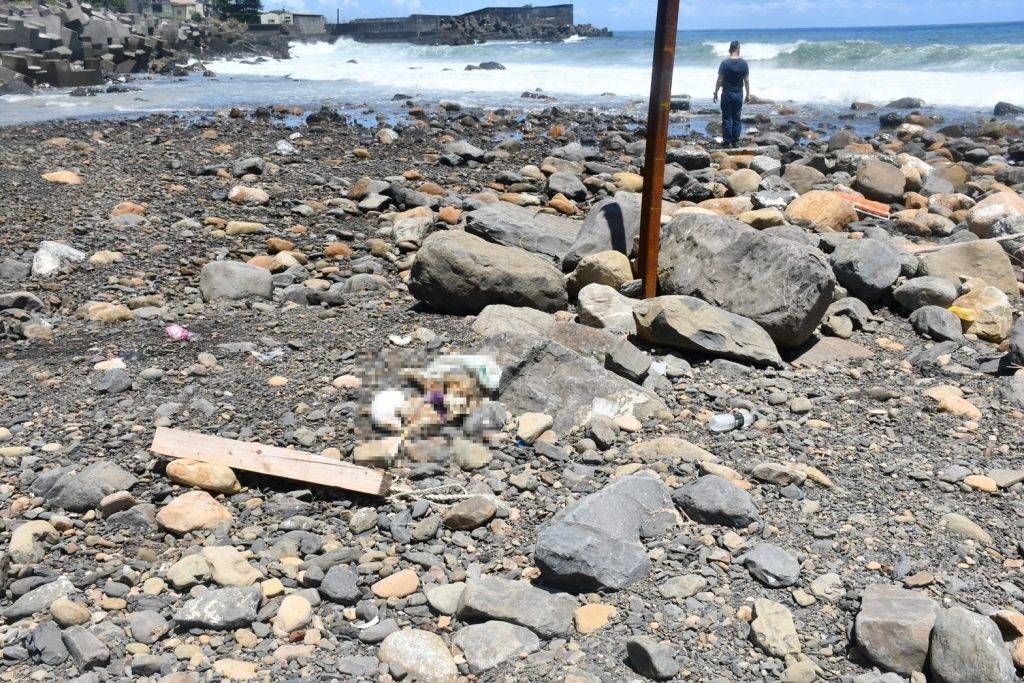 ▲宜蘭縣頭城鎮濱海路5段大溪川出海口，24日上午11時許，有民眾發現一具白骨。（圖／翻攝照片）