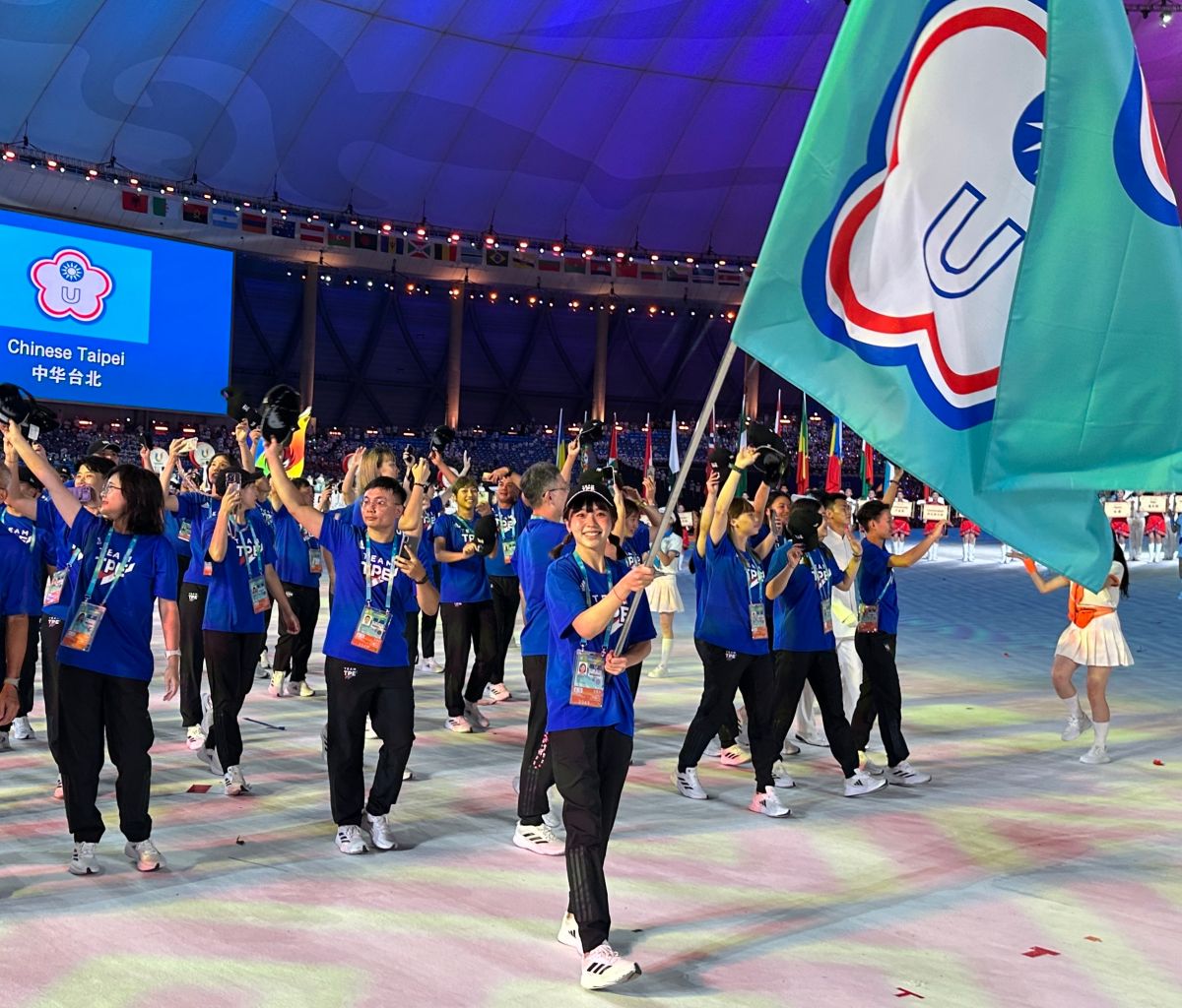 ▲我國成都世大運代表團由掌旗官廖苡任引領開幕進場。大專體總提供