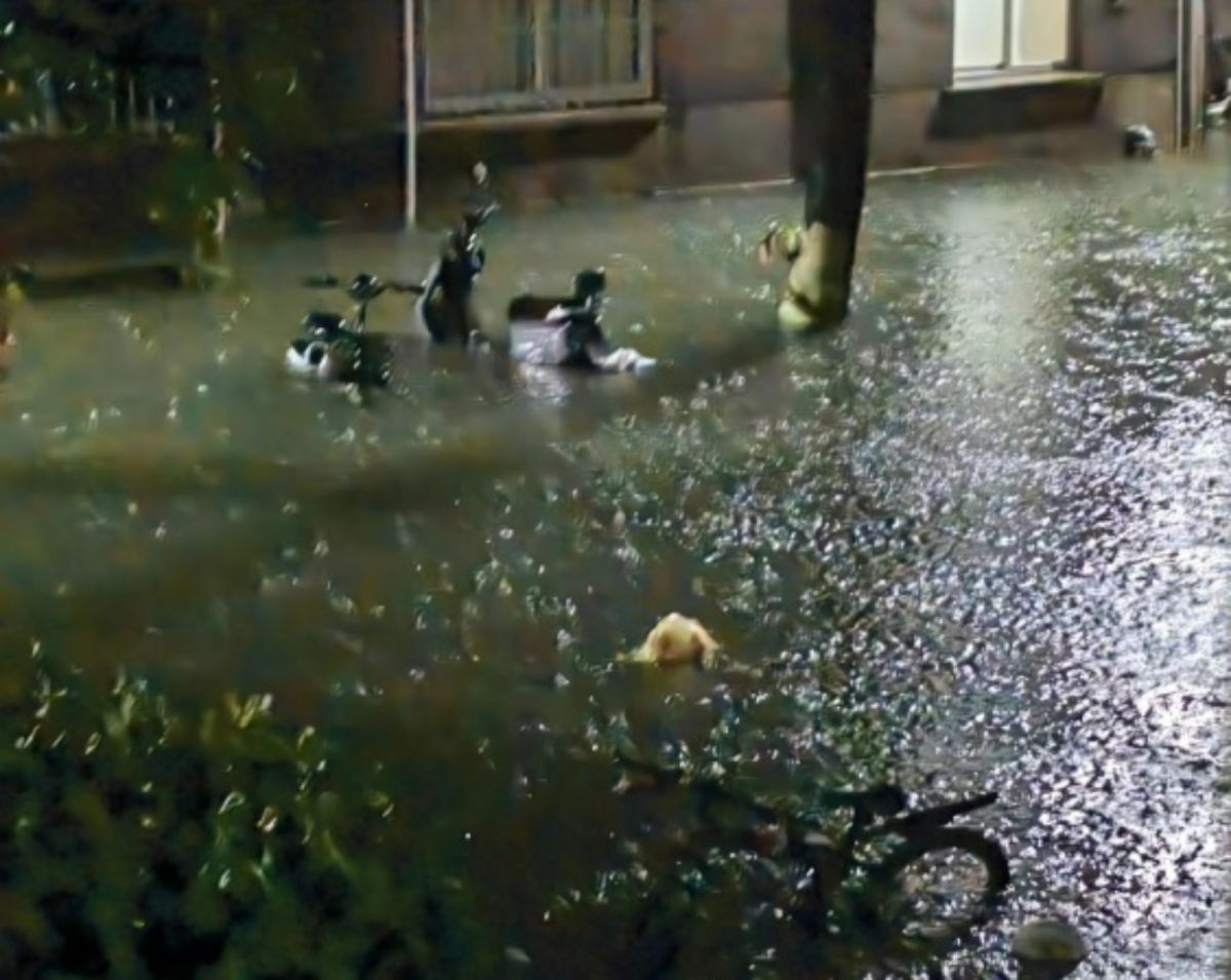 ▲颱風杜蘇芮昨天登陸中國大陸，因為挾帶驚人水氣，中國傍晚發布史上第二個暴雨紅色預警。圖為中國福建災情。（圖／翻攝自微博）