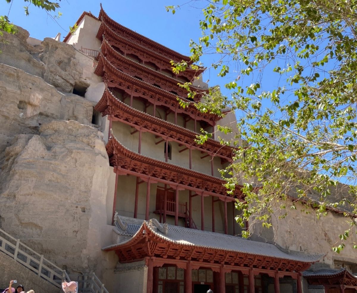 ▲有報導指位於河西走廊的敦煌莫高窟出現「溼度飆升、山洪和洞窟塌方」等情形，中國國家文物局官員則說並無上述狀況。（圖／翻攝自微博）