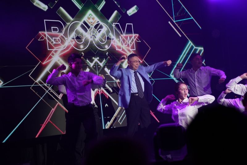 ▲民眾黨總統參選人柯文哲舉辦售票演唱會。(圖/民眾黨提供)