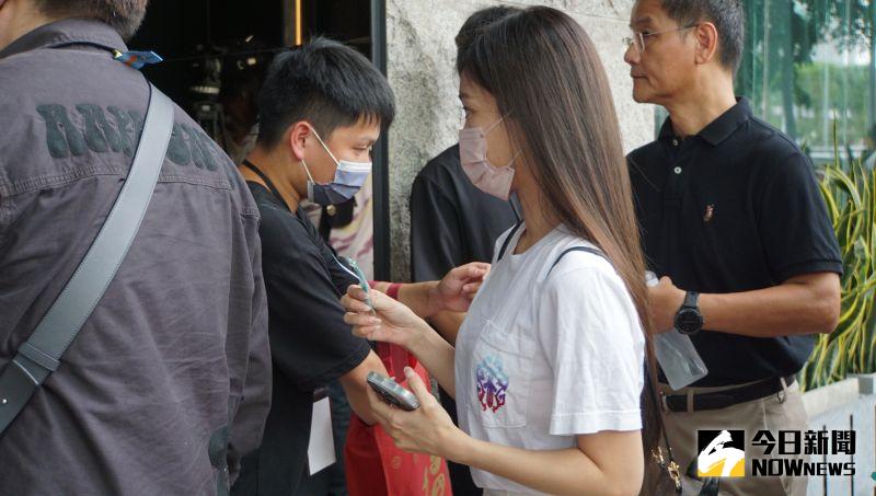 ▲民眾黨總統參選人柯文哲售票演唱會,歌迷排隊入場。(圖/記者呂炯昌攝,2023.07.29)