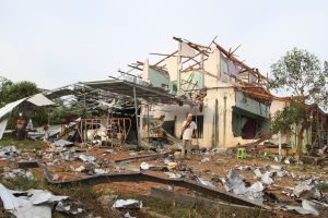 泰國「煙火倉庫」爆炸案新增至12死！逾百人受傷、房屋嚴重毀損
