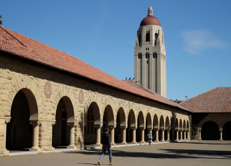 ▲史丹佛大學校長泰西耶拉文尼（Marc Tessier-Lavigne）最近因學術誠信問題請辭，原因竟是大一校園記者貝克（Theo Baker）不懈調查將他拉下馬。圖為史丹佛大學。（圖／美聯社／達志影像）