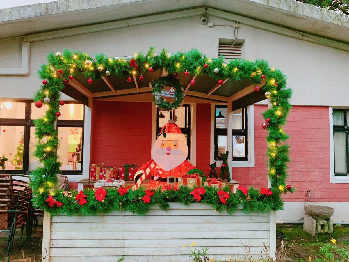 ▲陽明山「亞尼克夢想村」明7月31日熄燈，過去常變身萬聖節、耶誕節等節慶造景成絕響！若再加上台中西屯、寶慶門市、台北民生，亞尼克7月共收了4間門市。（圖／亞尼克提供）