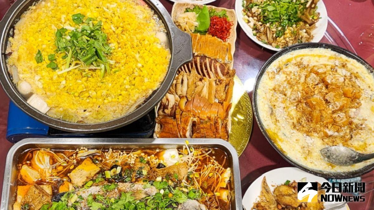 ▲以「炸蛋炒飯」聞名的「阿州海鮮燒烤」近期推出沙鍋魚頭、水煮魚、紅糟鰻、煙燻拼盤、寶塔肉等多道料理。（圖／記者陳美嘉攝）