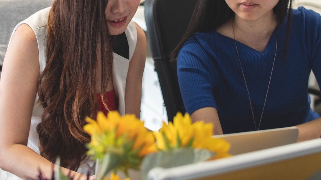 ▲人力銀行調查指出，經濟獨立女性均薪40K，職場女性在工作能力上有溝通協調、解決問題等5大優勢。（圖／取自Unsplash）