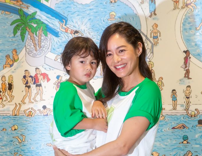 ▲女星Janet（右）今（30）日帶著2歲兒子Dylan出席生殖醫學中心品牌活動。（圖／品牌提供）